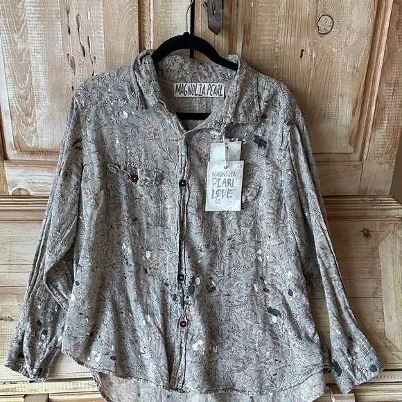 Magnolia Pearl Women's Patterned Button-Down Shirt - Picture 1 of 8
